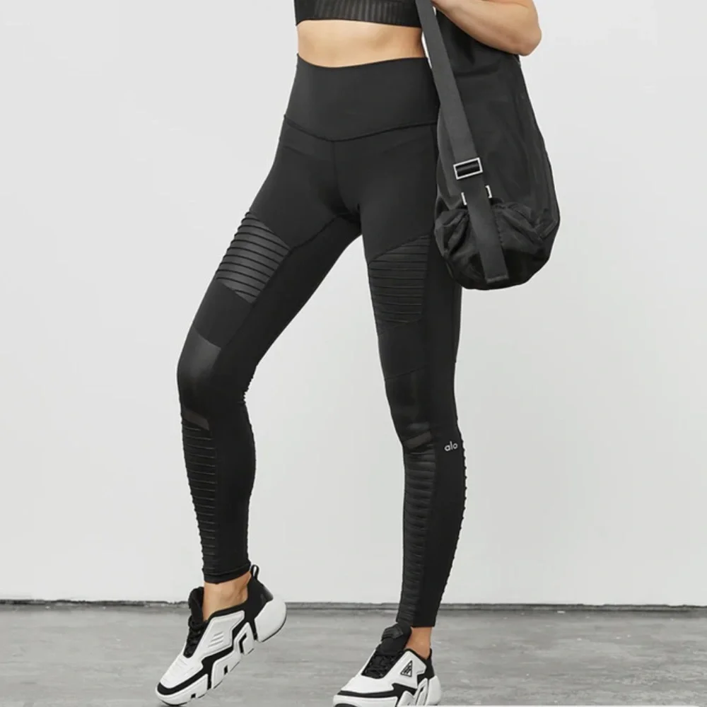 NWOT Alo Yoga High Waist Moto Legging